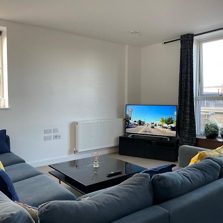 Modern & Spacious Penthouse In North London Appartement Buitenkant foto