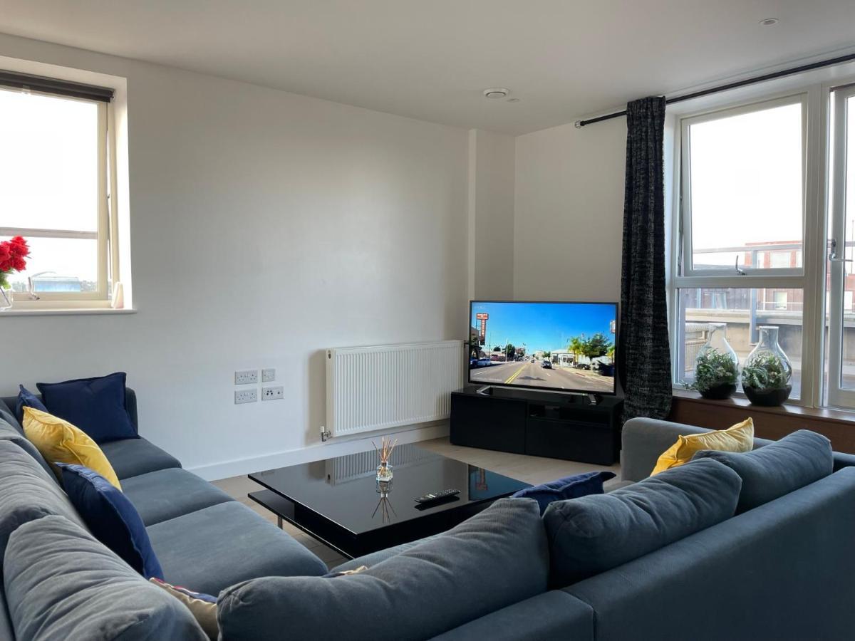 Modern & Spacious Penthouse In North London Appartement Buitenkant foto